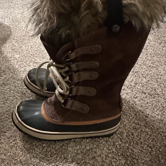 ICONIC WATERPROOF SOREL WINTER BOOTS size 7 - Picture 2 of 4